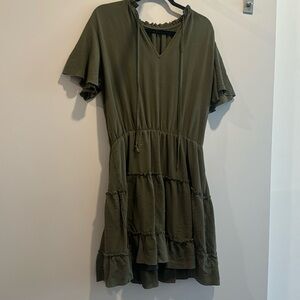 Green Ruffle Short sleeve Dress! Size Large!